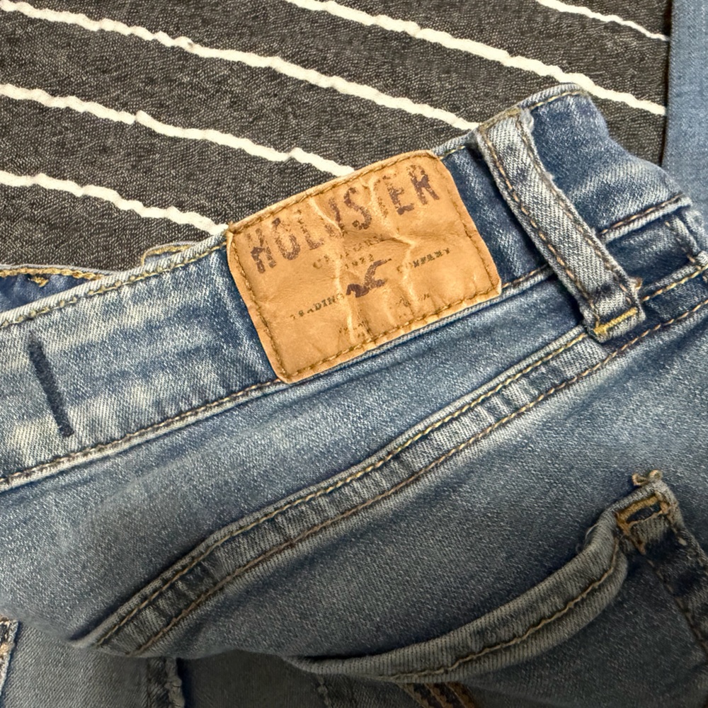 Hollister Skinny Jeans - Picture 2 of 5